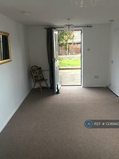 2 Bedroom Flat To Rent In Nolloth Crescent, Beverley, HU17