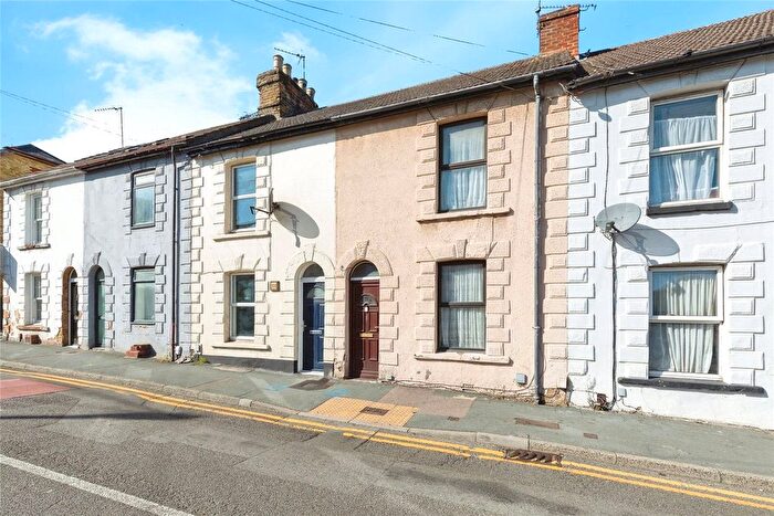 4 Bedroom Terraced House For Sale In Richmond Road, Gillingham, Kent, ME7