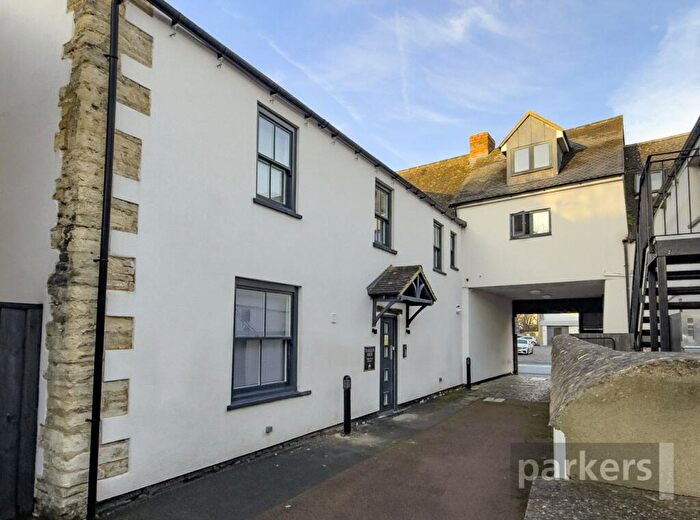 1 Bedroom Apartment To Rent In High Street, Witney, OX28