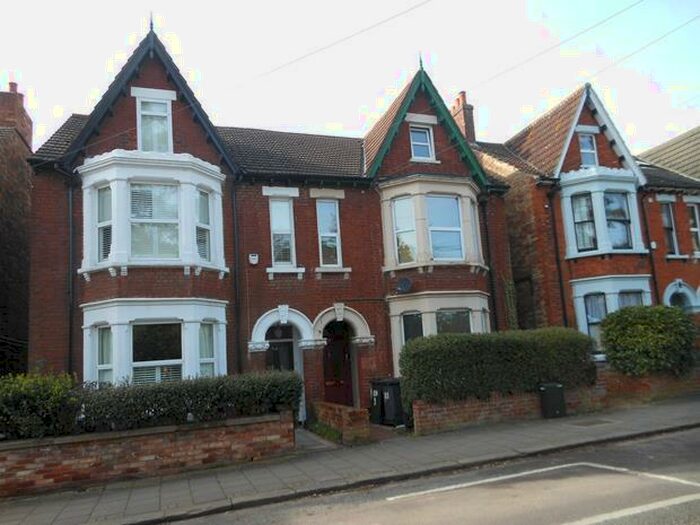 1 Bedroom Flat To Rent In Foster Hill Road, Bedford, MK41