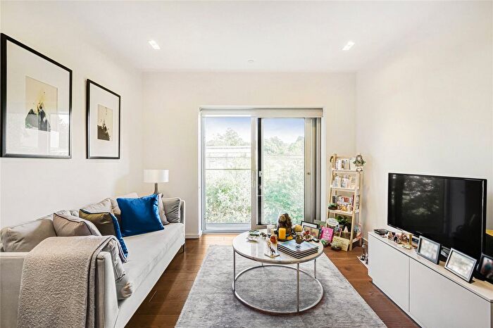 1 Bedroom Flat To Rent In Columbia Gardens, London, SW6