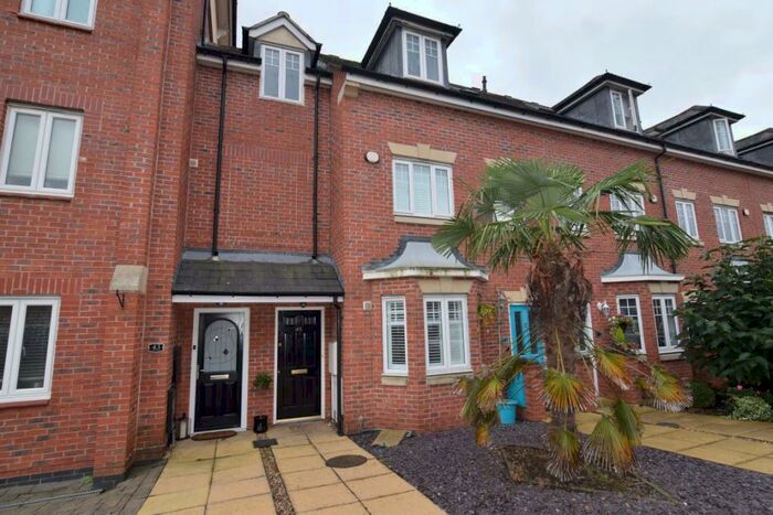 2 Bedroom Flat To Rent In Campriano Drive, CV34