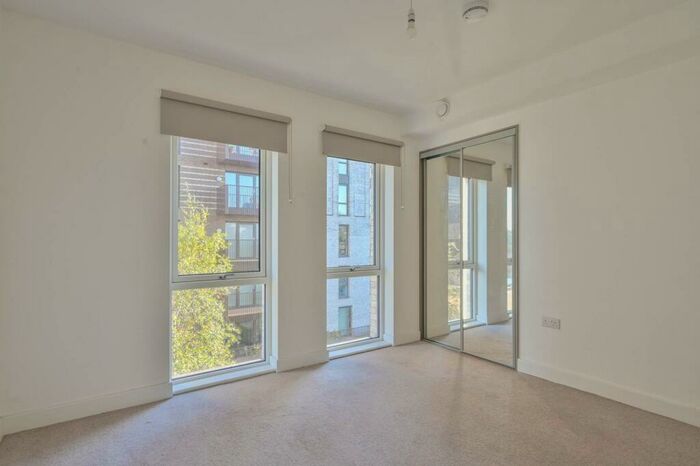 3 Bedroom Flat To Rent In Adlay Apartments, Silvertown, London, E16