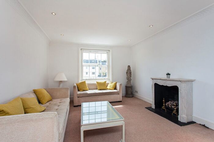 3 Bedroom Flat To Rent In Strathearn Place, W2
