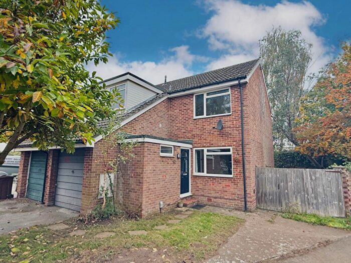 3 Bedroom Semi-Detached House For Sale In Old Moor Close, Wallingford, OX10