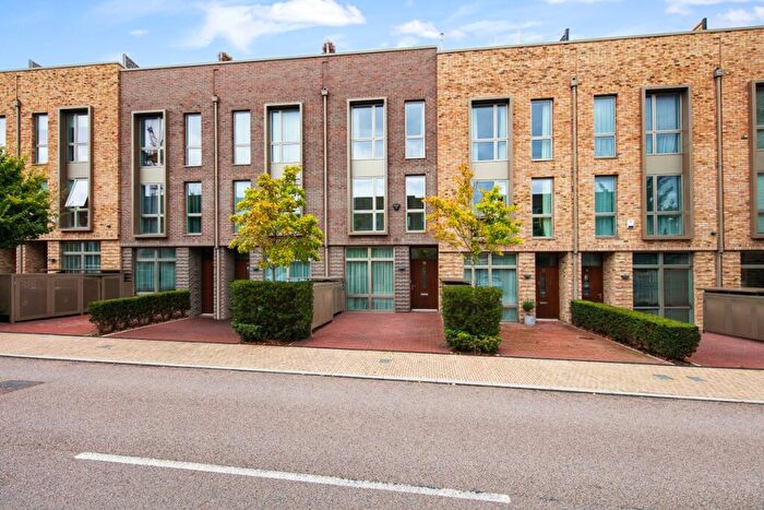 3 Bedroom Terraced House For Sale In Handley Drive Kidbrooke, SE3
