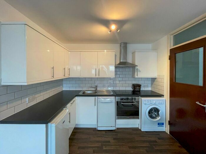 2 Bedroom Flat To Rent In Summerhill Court, Summerhill Road, St George, BS5