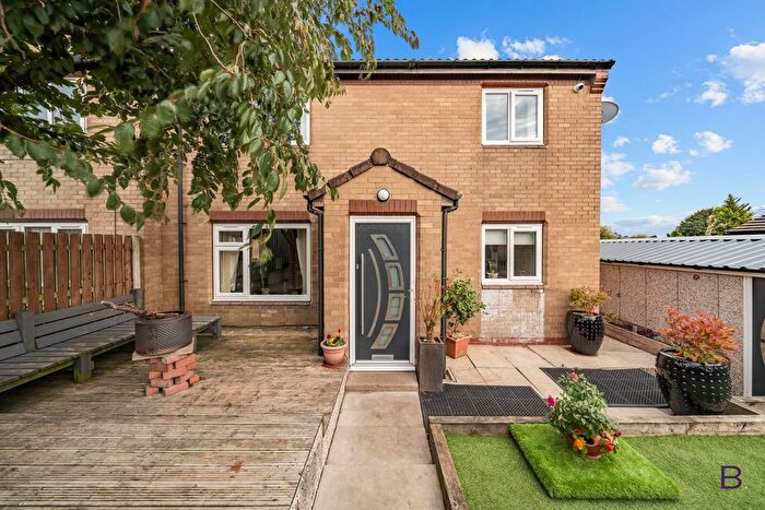3 Bedroom Semi-Detached House For Sale In Ferrand Avenue, Bradford, BD4