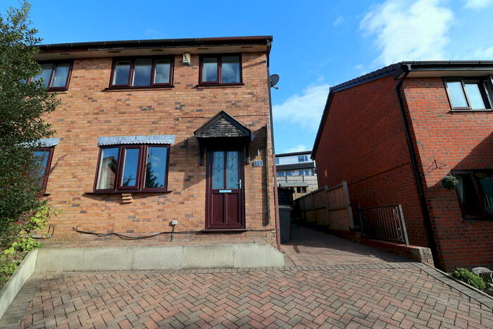 3 Bedroom Semi-Detached House To Rent In Peacock Close, Hadfield, SK13