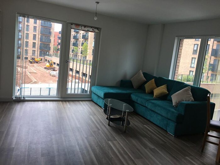 3 Bedroom Apartment To Rent In Lexington Gardens, B15
