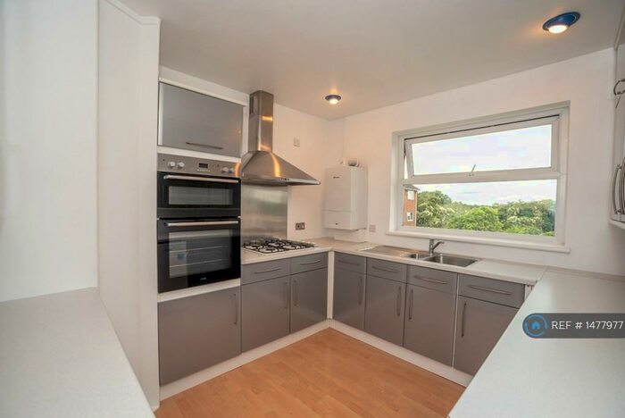 2 Bedroom Flat To Rent In Station Road, Crayford, Dartford, DA1