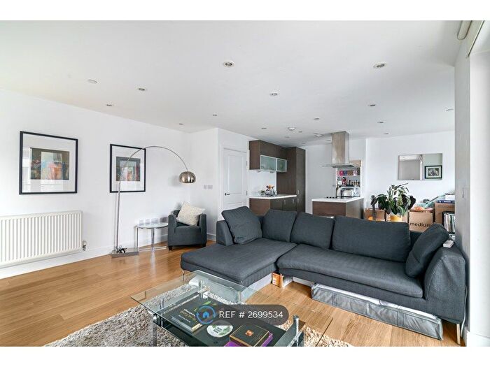 2 Bedroom Flat To Rent In Christian Street, London, E1