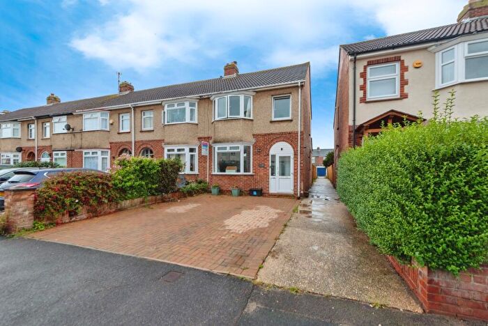 3 Bedroom End Of Terrace House For Sale In Worthing Avenue, Gosport, Hampshire, PO12