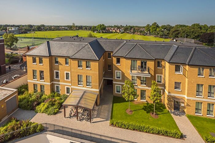 2 Bedroom Flat To Rent In Pinewood Gardens, Teddington, TW11
