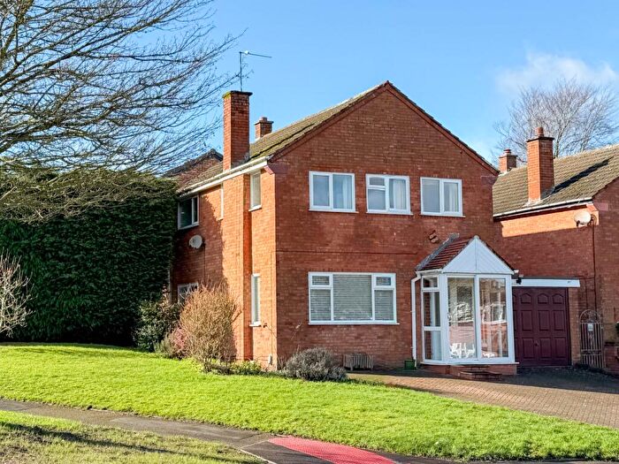 3 Bedroom Detached House For Sale In Wagon Lane, Solihull, West Midlands, B92