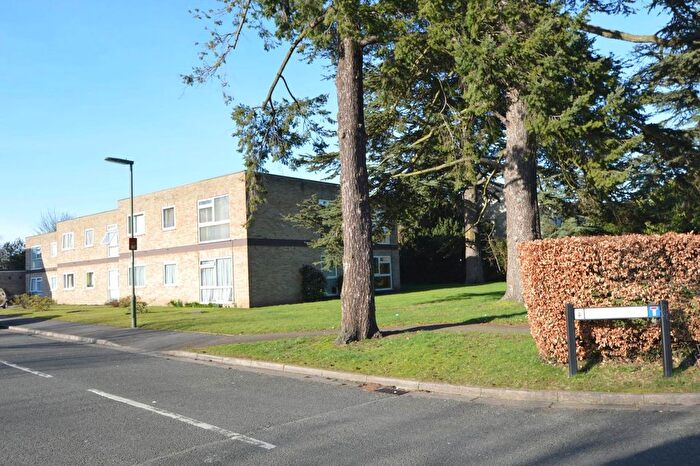 2 Bedroom Flat For Sale In Hazeldene, Addlestone, KT15