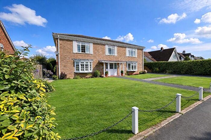 2 Bedroom Flat For Sale In Barton Wood Road, Barton On Sea, New Milton, Hampshire., BH25