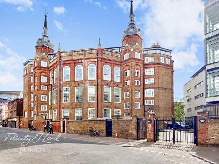 2 Bedroom Apartment For Sale In Hornsey Road, London, N7
