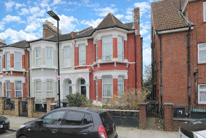 Barn Conversion For Sale In Vincent Road, Tottenham, N15