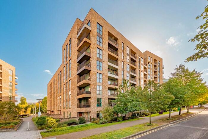 1 Bedroom Flat To Rent In Lakeside Drive, Abbotsford Court, NW10
