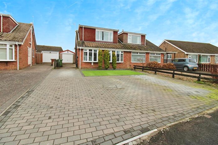 3 Bedroom Semi-Detached Bungalow For Sale In Beech Close, Sproatley, Hull, HU11