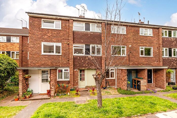 2 Bedroom Flat For Sale In Cumberland Close, St Margarets, TW1