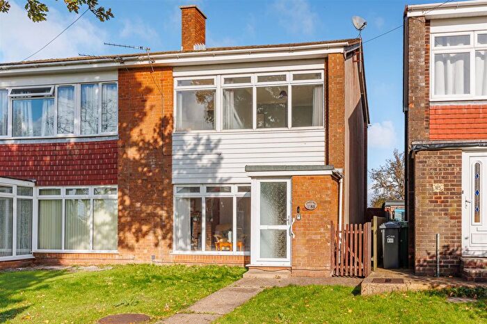 3 Bedroom Semi-Detached House For Sale In Staplers Road, Newport, PO30