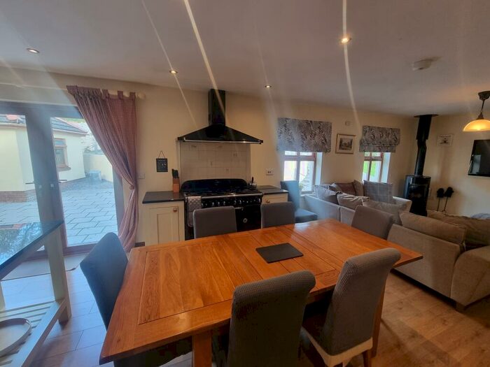 4 Bedroom House To Rent In Llwyncelyn Uchaf, Mynyddcerrig, Llanelli, Carmarthenshire, SA15