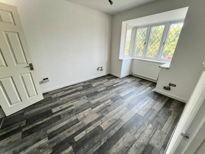 3 Bedroom Terraced House To Rent In Roding Lane North, Woodford Green, IG8