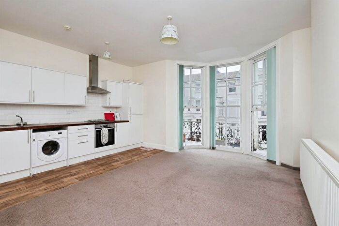 2 Bedroom Flat To Rent In Cavendish Place, Eastbourne, BN21