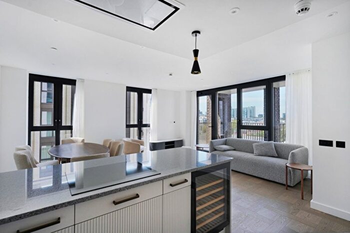 3 Bedroom Flat To Rent In Boxwood Gardens, Wapping, E1W