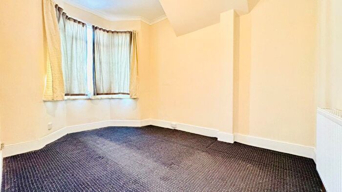 2 Bedroom Flat To Rent In Wakefield Street, E6