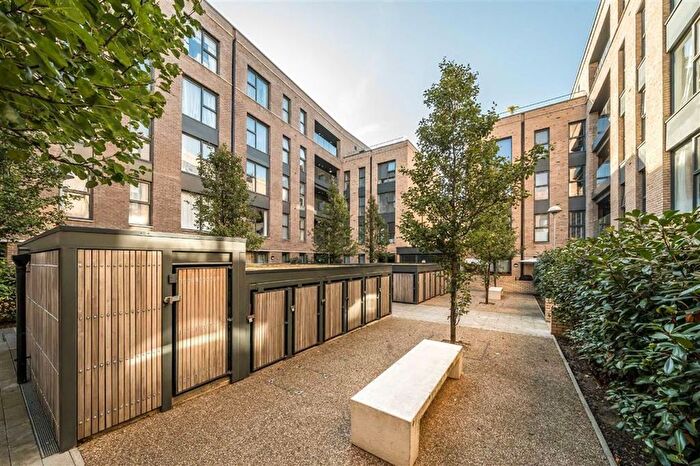 1 Bedroom Flat For Sale In Bradley Road, Clapham, SW4