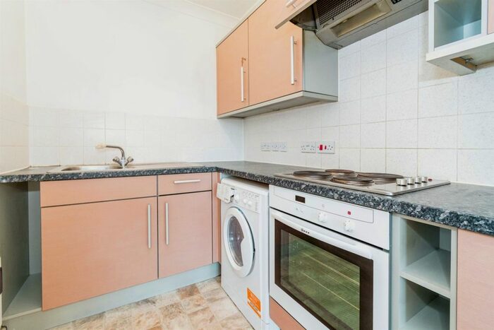 2 Bedroom Flat To Rent In Carpathia Drive, Southampton, SO14