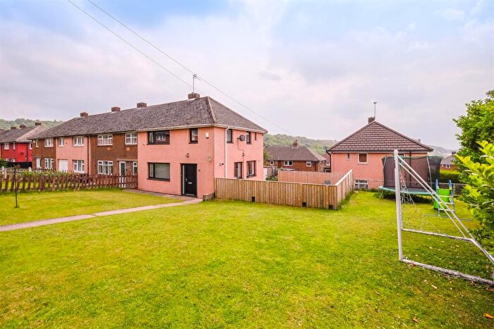 3 Bedroom End Of Terrace House For Sale In Woodbrook Place, Halifax, HX2