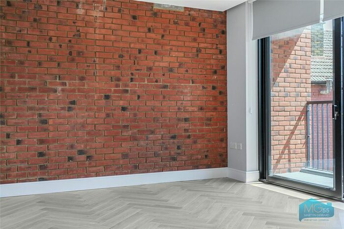 2 Bedroom Flat To Rent In Squires Lane, London, N3