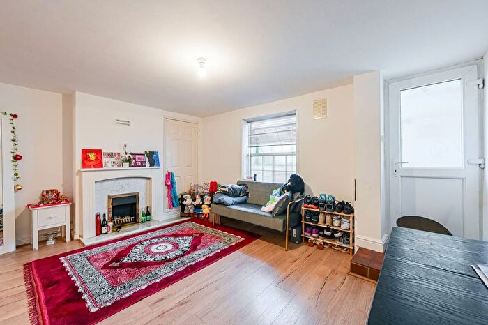 1 Bedroom Terraced House For Sale In Congleton Grove, Plumstead, London, SE18