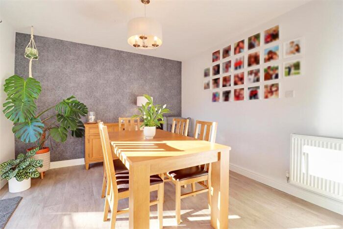 5 Bedroom Detached House For Sale In Vicarage Walk, North Cave, HU15