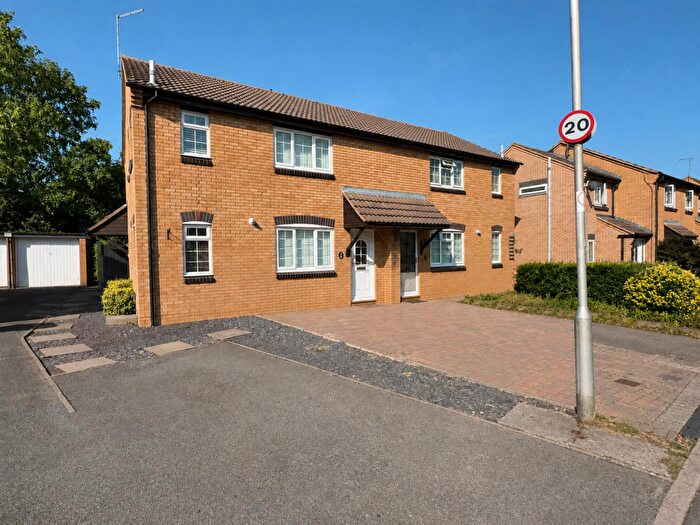 1 Bedroom Terraced House For Sale In Vincenzo Close, Welham Green, North Mymms, Hatfield, AL9