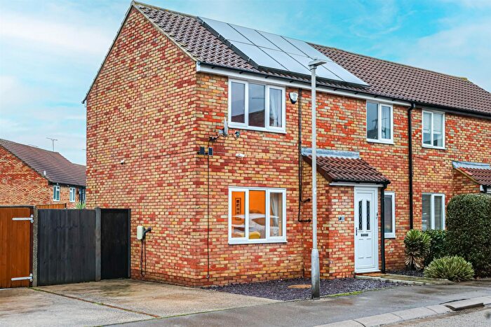 2 Bedroom Semi Detached House For Sale In Tendring Avenue, Rayleigh, SS6