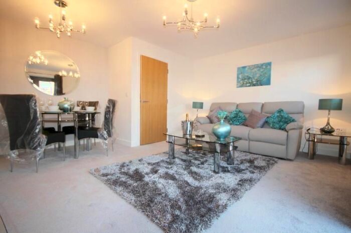 4 Bedroom Detached House To Rent In Pond Road, Farnborough, Hampshire, GU14