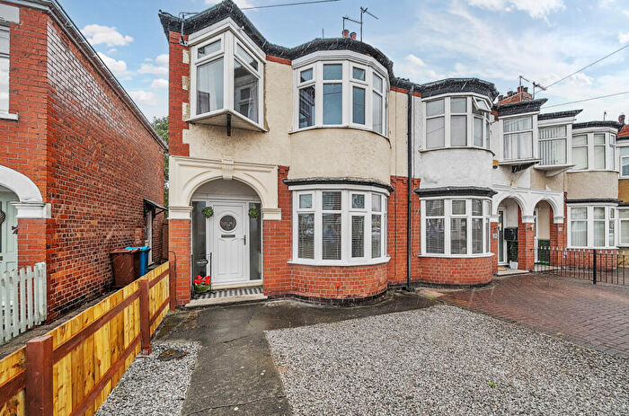3 Bedroom End Of Terrace House For Sale In Braemar Avenue, Hull, HU6