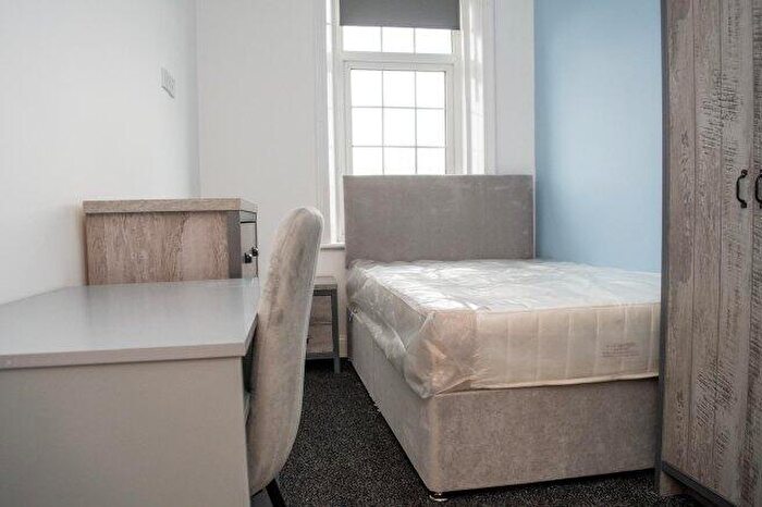 3 Bedroom Flat To Rent In Salem Street, NE32