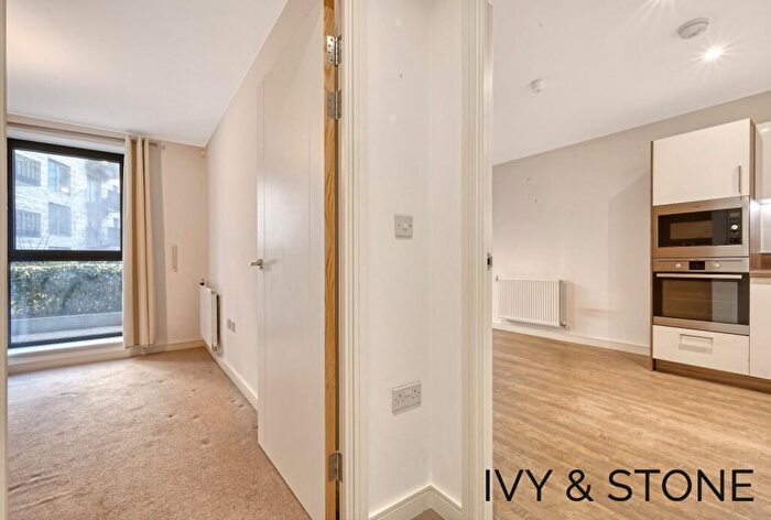 1 Bedroom Apartment For Sale In Kingfisher Heights, Bramwell Way, London, Greater London, E16
