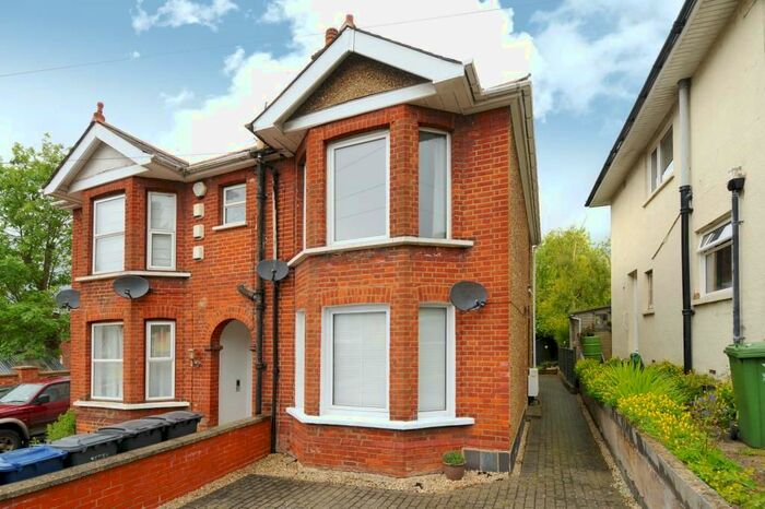 1 Bedroom Flat To Rent In Benjamin Road, High Wycombe, HP13