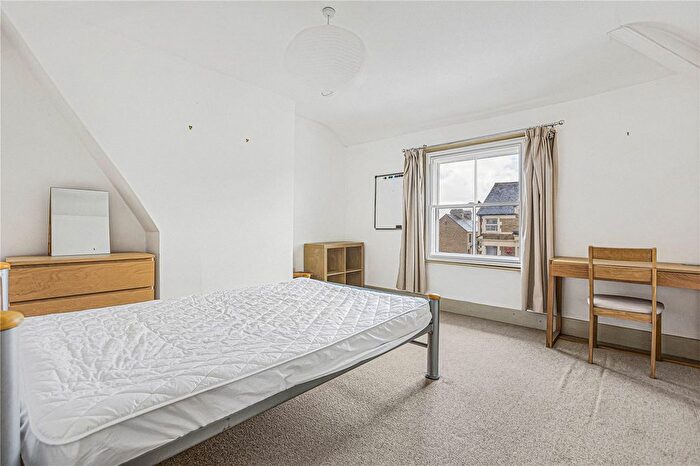 2 Bedroom Flat For Sale In Abingdon Road, Grandpont, OX1