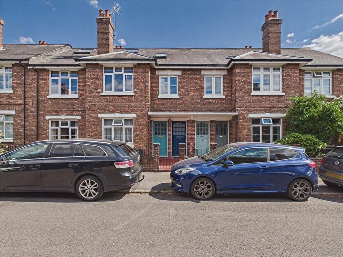 4 Bedroom Maisonette For Sale In Strickland Row, London, SW18