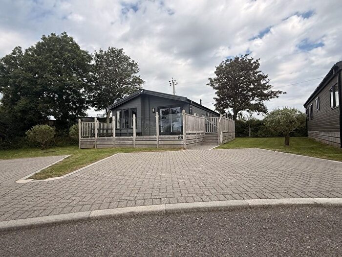 3 Bedroom Mobile/park Home For Sale In Boswinger, St. Austell, PL26