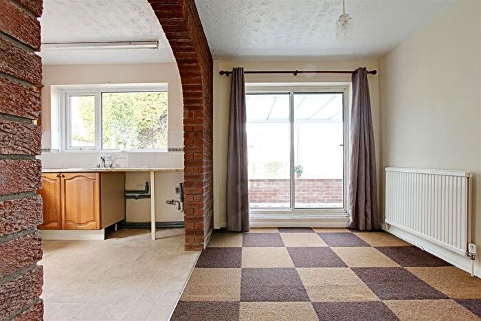 2 Bedroom Detached Bungalow For Sale In Ringwood Road, Brimington, Chesterfield, Derbyshire, S43