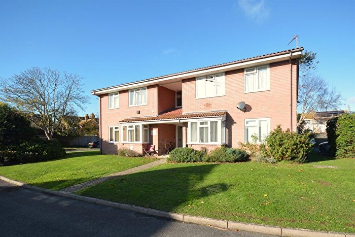 1 Bedroom Flat To Rent In Flat, Arthur House, Elm Tree Close, Selsey, Chichester, West Sussex, PO20
